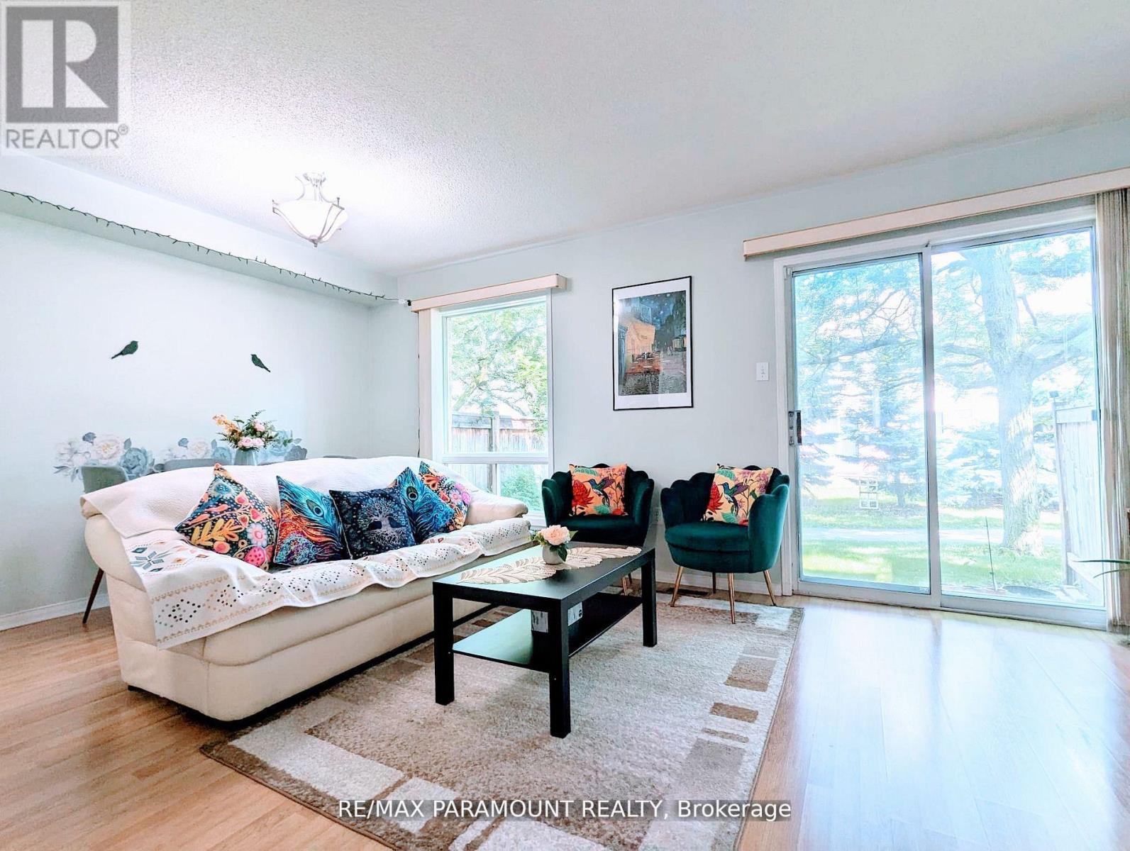 37 Wickstead Court, Brampton, Ontario  L6R 1N8 - Photo 5 - W12460663