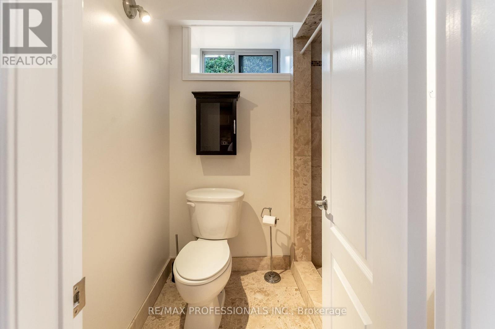 Lower - 34 Monkton Avenue, Toronto, Ontario  M8Z 4N2 - Photo 10 - W12460667