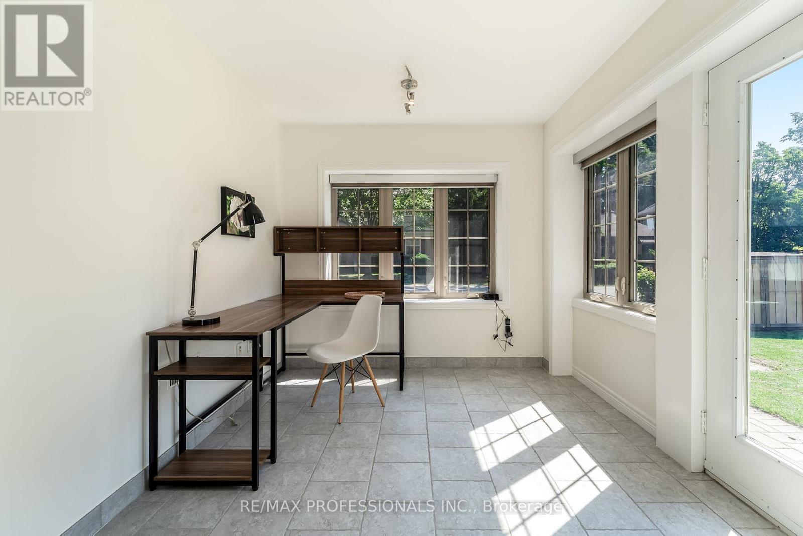 Lower - 34 Monkton Avenue, Toronto, Ontario  M8Z 4N2 - Photo 13 - W12460667
