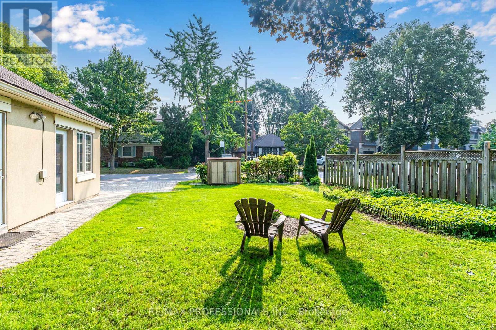Lower - 34 Monkton Avenue, Toronto, Ontario  M8Z 4N2 - Photo 3 - W12460667