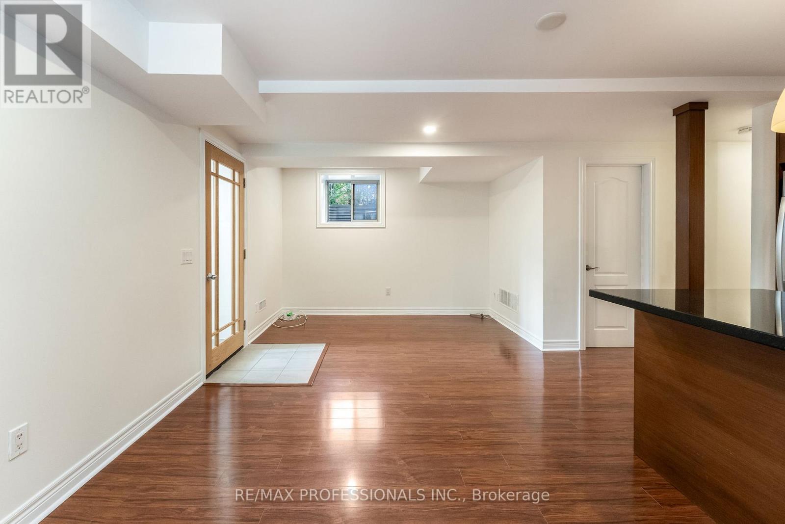 Lower - 34 Monkton Avenue, Toronto, Ontario  M8Z 4N2 - Photo 6 - W12460667