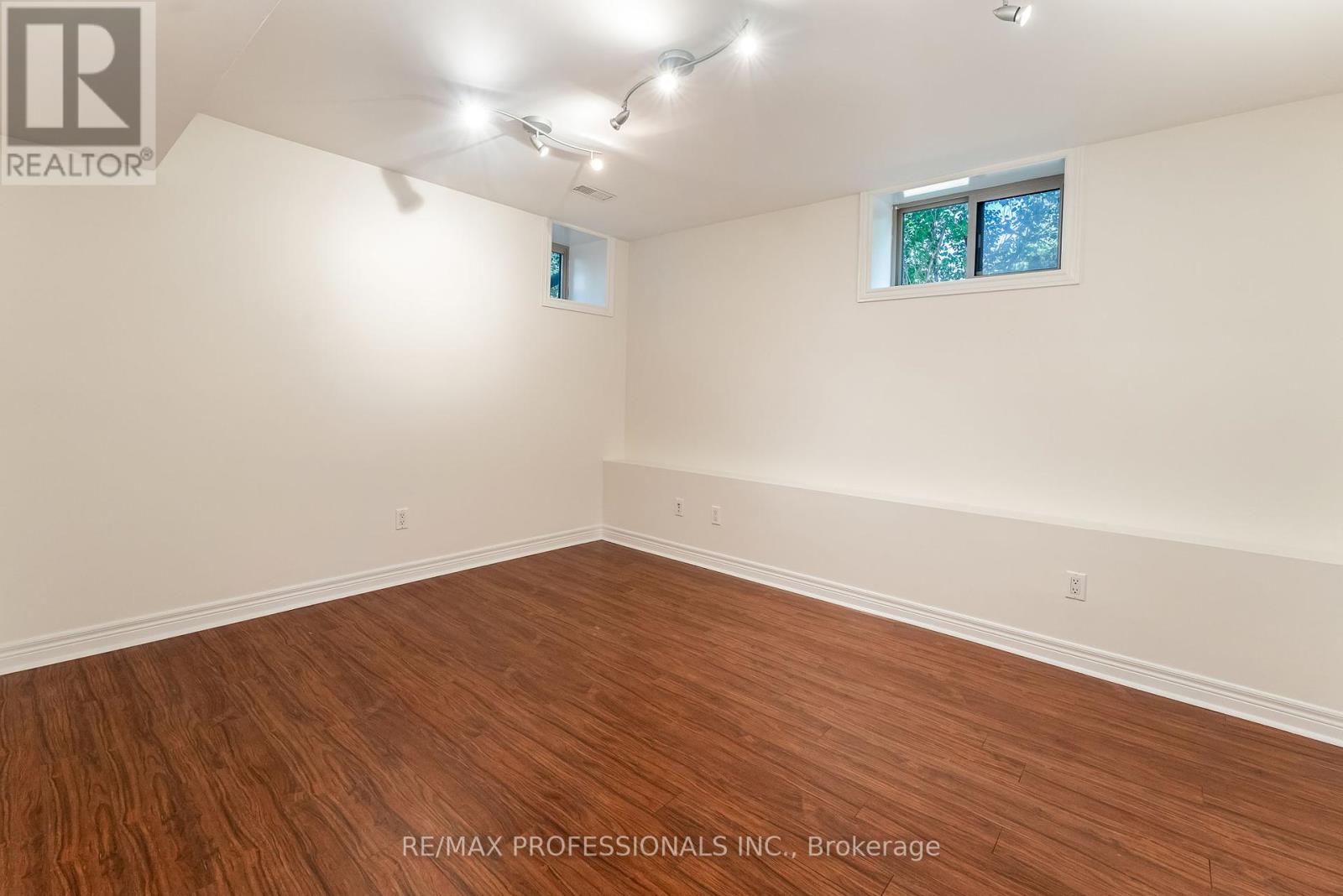 Lower - 34 Monkton Avenue, Toronto, Ontario  M8Z 4N2 - Photo 8 - W12460667