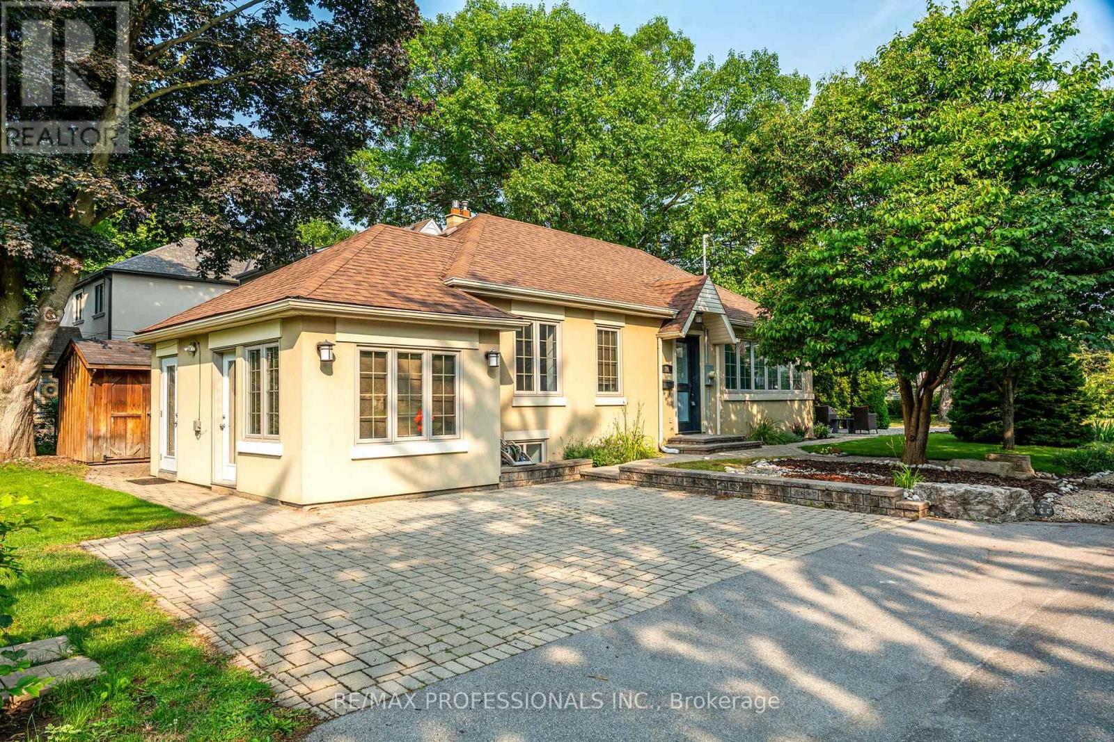 MAIN - 34 MONKTON AVENUE, Toronto, Ontario