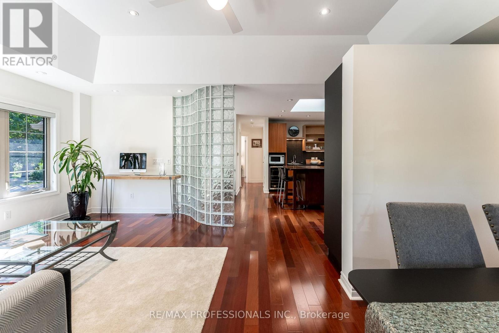 Main - 34 Monkton Avenue, Toronto, Ontario  M8Z 4N2 - Photo 10 - W12460675