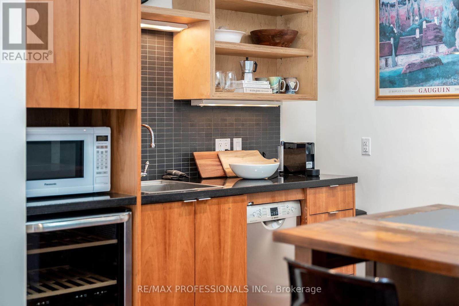 Main - 34 Monkton Avenue, Toronto, Ontario  M8Z 4N2 - Photo 11 - W12460675