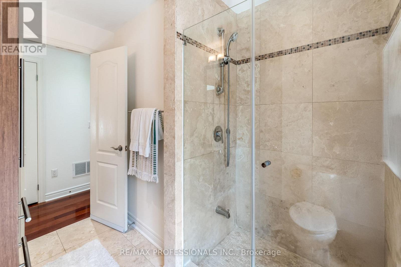 Main - 34 Monkton Avenue, Toronto, Ontario  M8Z 4N2 - Photo 16 - W12460675