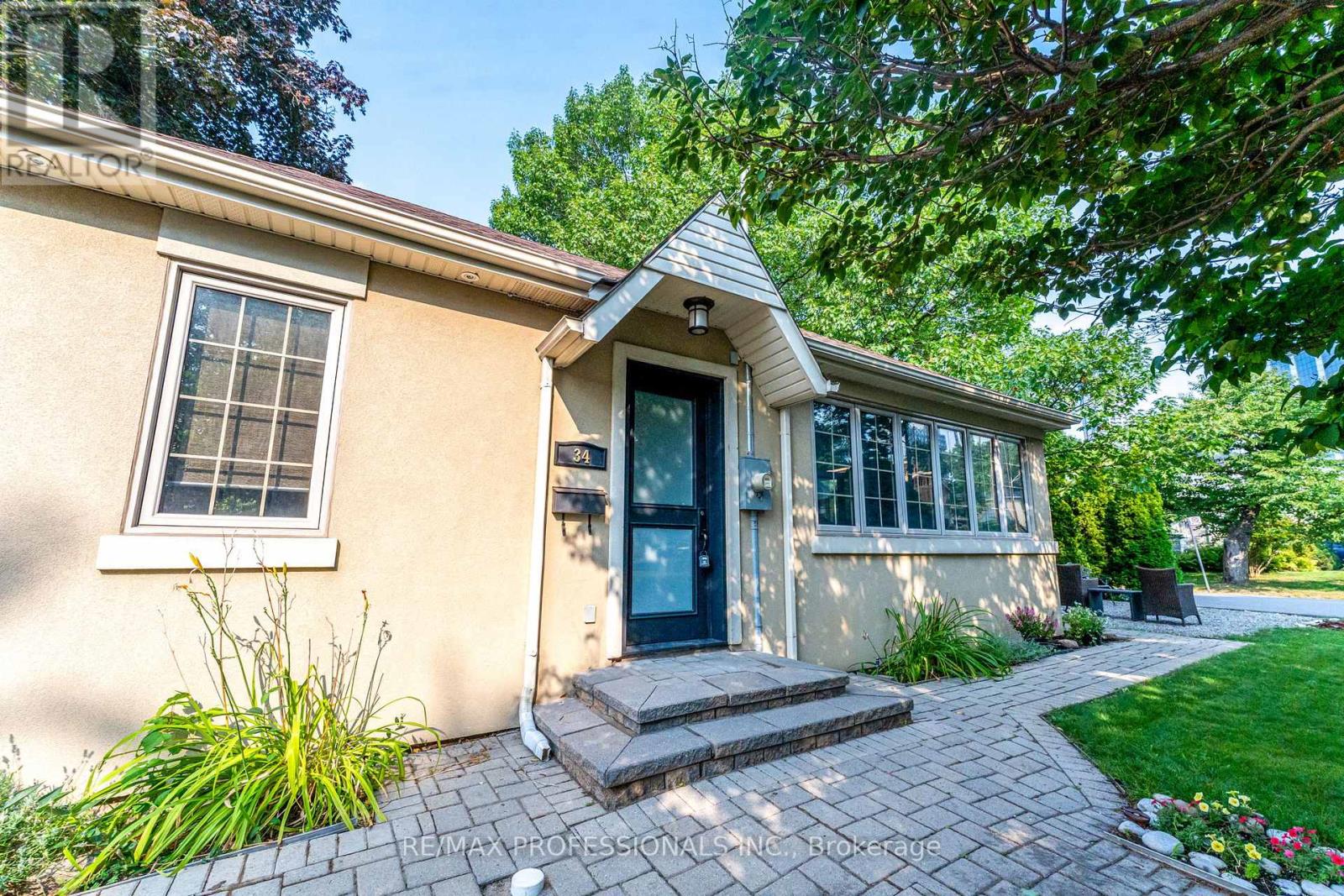 Main - 34 Monkton Avenue, Toronto, Ontario  M8Z 4N2 - Photo 2 - W12460675