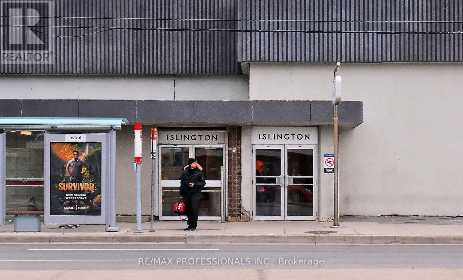 Main - 34 Monkton Avenue, Toronto, Ontario  M8Z 4N2 - Photo 22 - W12460675