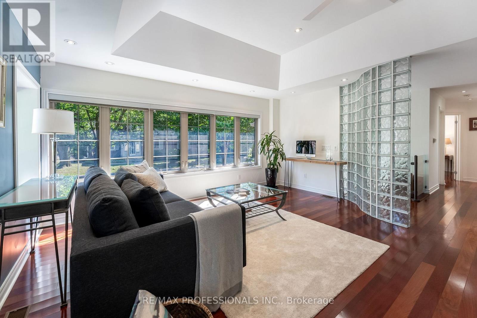 Main - 34 Monkton Avenue, Toronto, Ontario  M8Z 4N2 - Photo 4 - W12460675