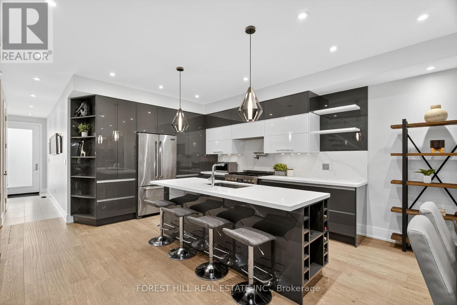 272a Beta Street, Toronto, Ontario  M8W 4J1 - Photo 5 - W12460695