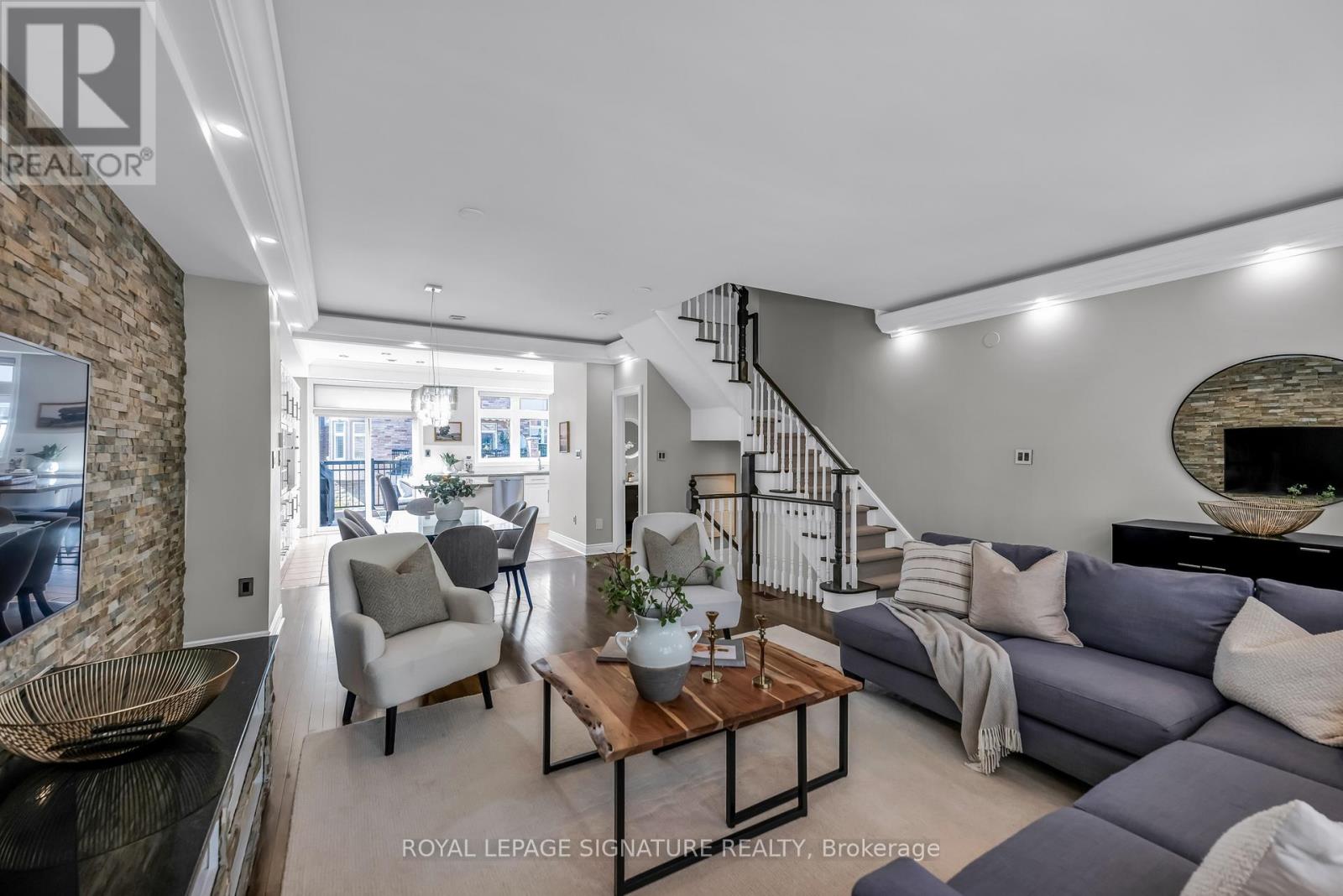 7 Chimes Lane, Toronto, Ontario  M8Y 1G4 - Photo 10 - W12460698