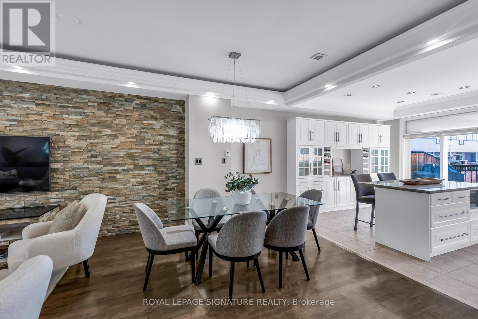 7 Chimes Lane, Toronto, Ontario  M8Y 1G4 - Photo 12 - W12460698