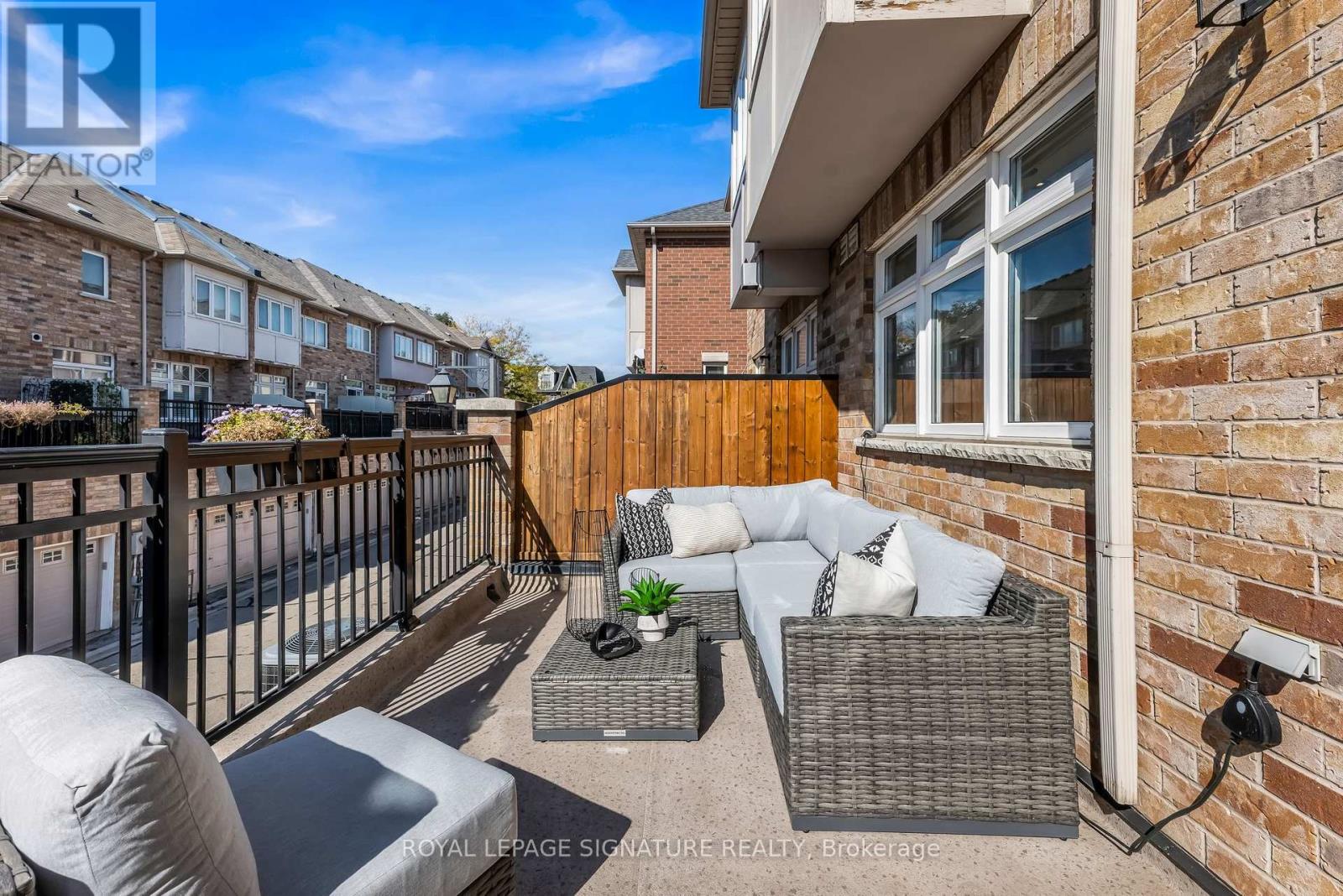 7 Chimes Lane, Toronto, Ontario  M8Y 1G4 - Photo 15 - W12460698