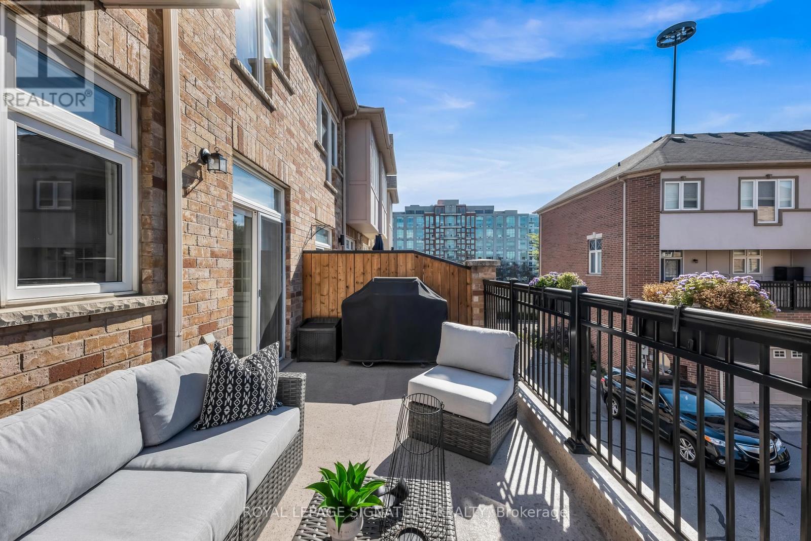 7 Chimes Lane, Toronto, Ontario  M8Y 1G4 - Photo 16 - W12460698