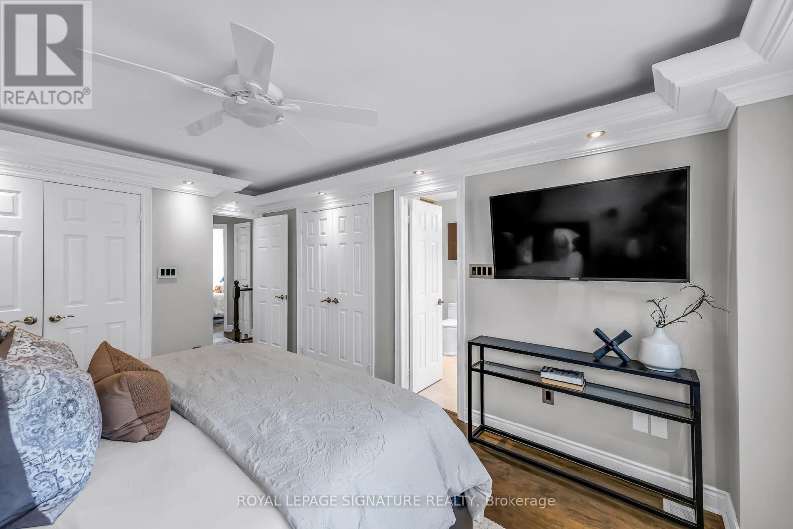 7 Chimes Lane, Toronto, Ontario  M8Y 1G4 - Photo 20 - W12460698