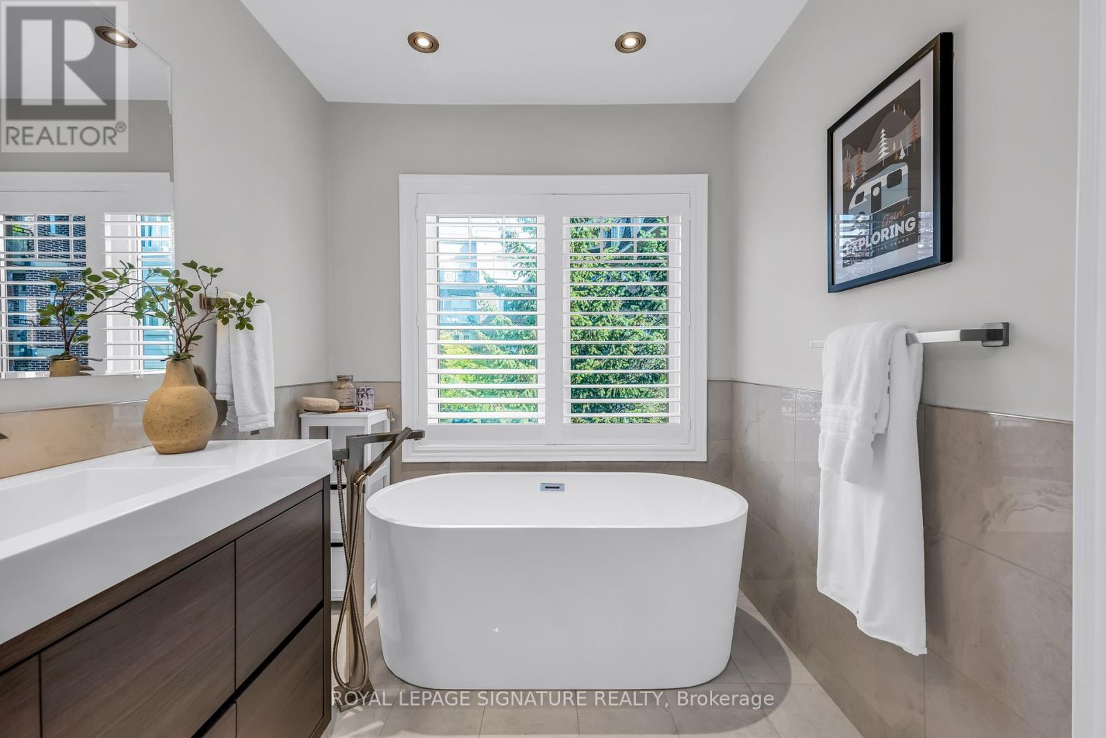7 Chimes Lane, Toronto, Ontario  M8Y 1G4 - Photo 22 - W12460698