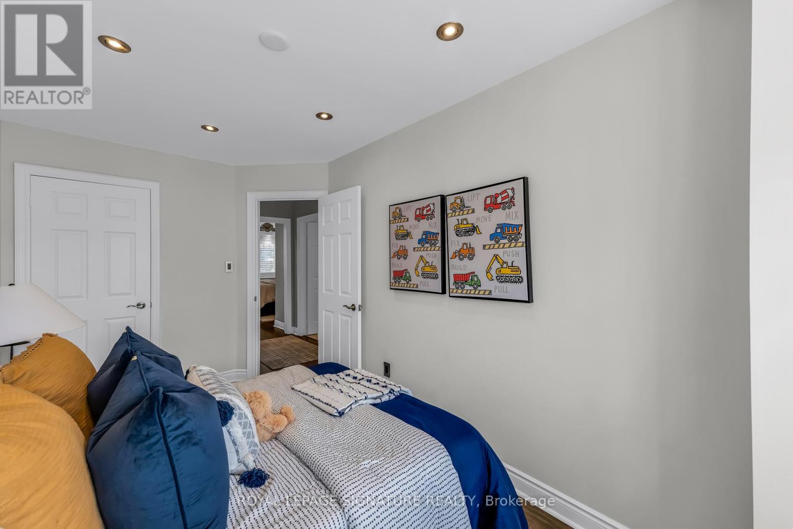 7 Chimes Lane, Toronto, Ontario  M8Y 1G4 - Photo 25 - W12460698