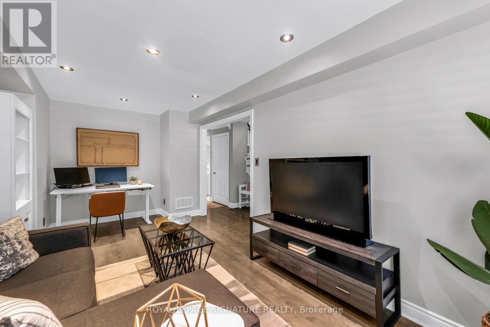 7 Chimes Lane, Toronto, Ontario  M8Y 1G4 - Photo 31 - W12460698