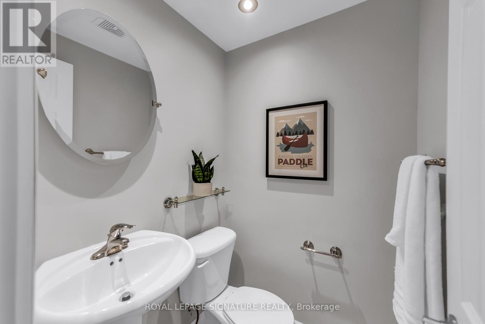 7 Chimes Lane, Toronto, Ontario  M8Y 1G4 - Photo 34 - W12460698