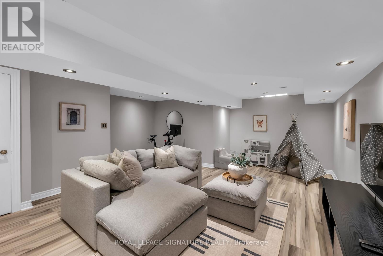 7 Chimes Lane, Toronto, Ontario  M8Y 1G4 - Photo 37 - W12460698