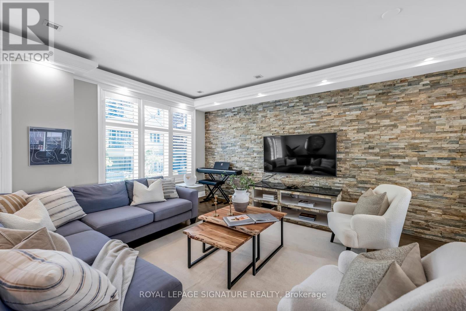 7 Chimes Lane, Toronto, Ontario  M8Y 1G4 - Photo 8 - W12460698
