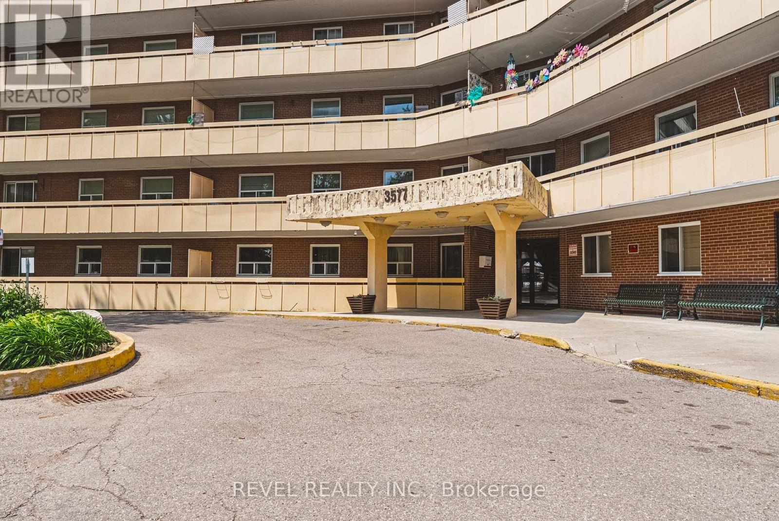805 - 3577 Derry Road E, Mississauga, Ontario  L4T 1B3 - Photo 3 - W12460735