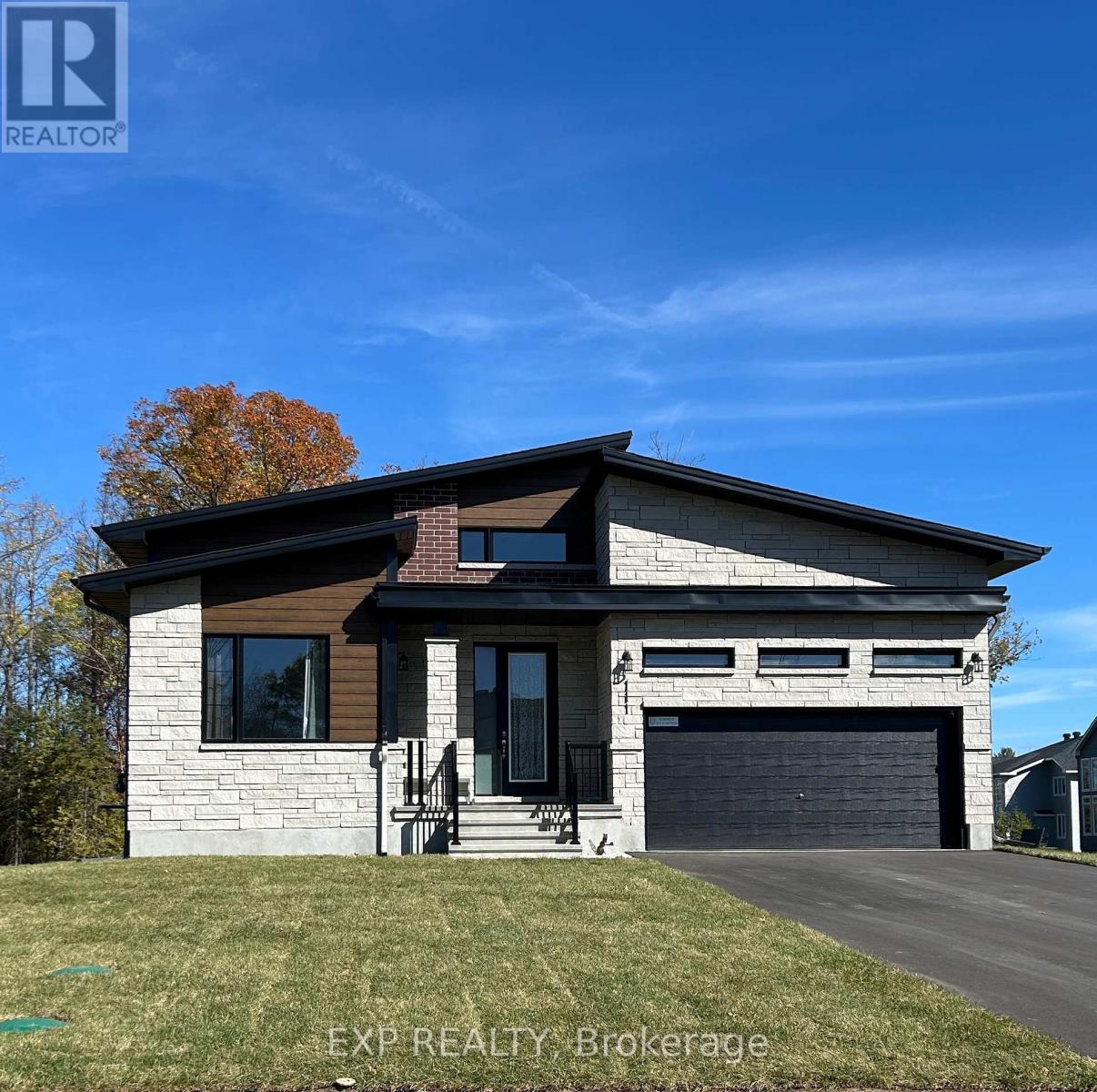 111 FRANK FISHER CRESCENT, Mississippi Mills, Ontario
