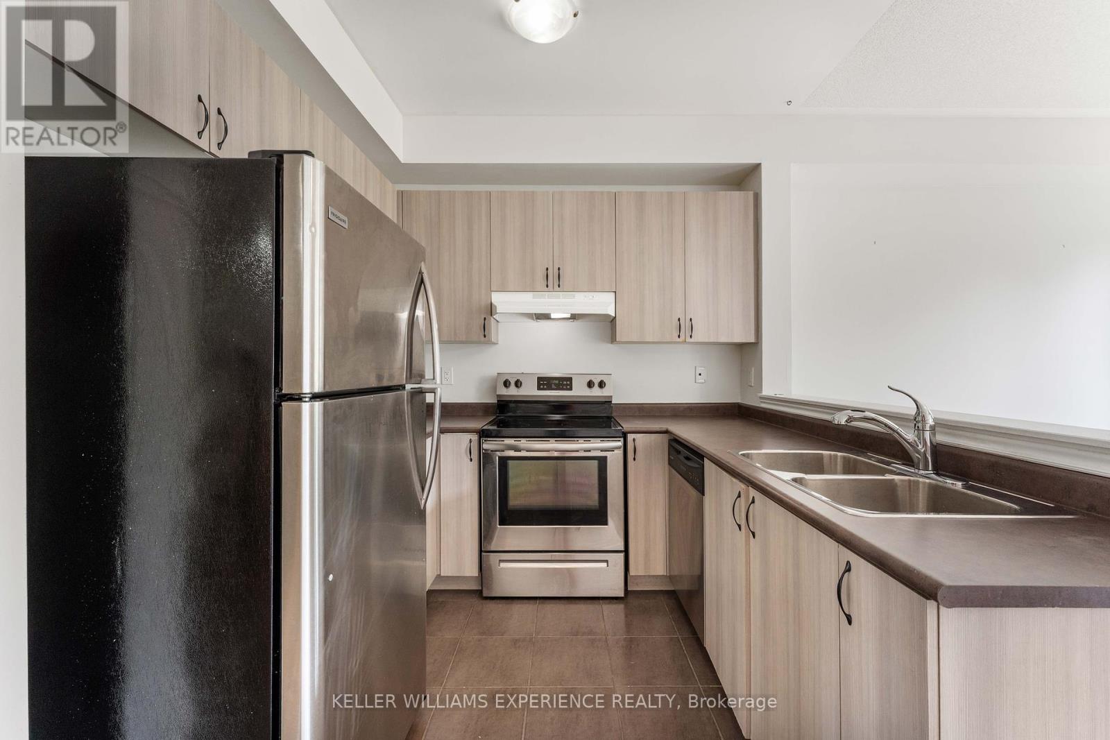 9 Greenwood Drive, Essa, Ontario  L3W 0N5 - Photo 6 - N12340161