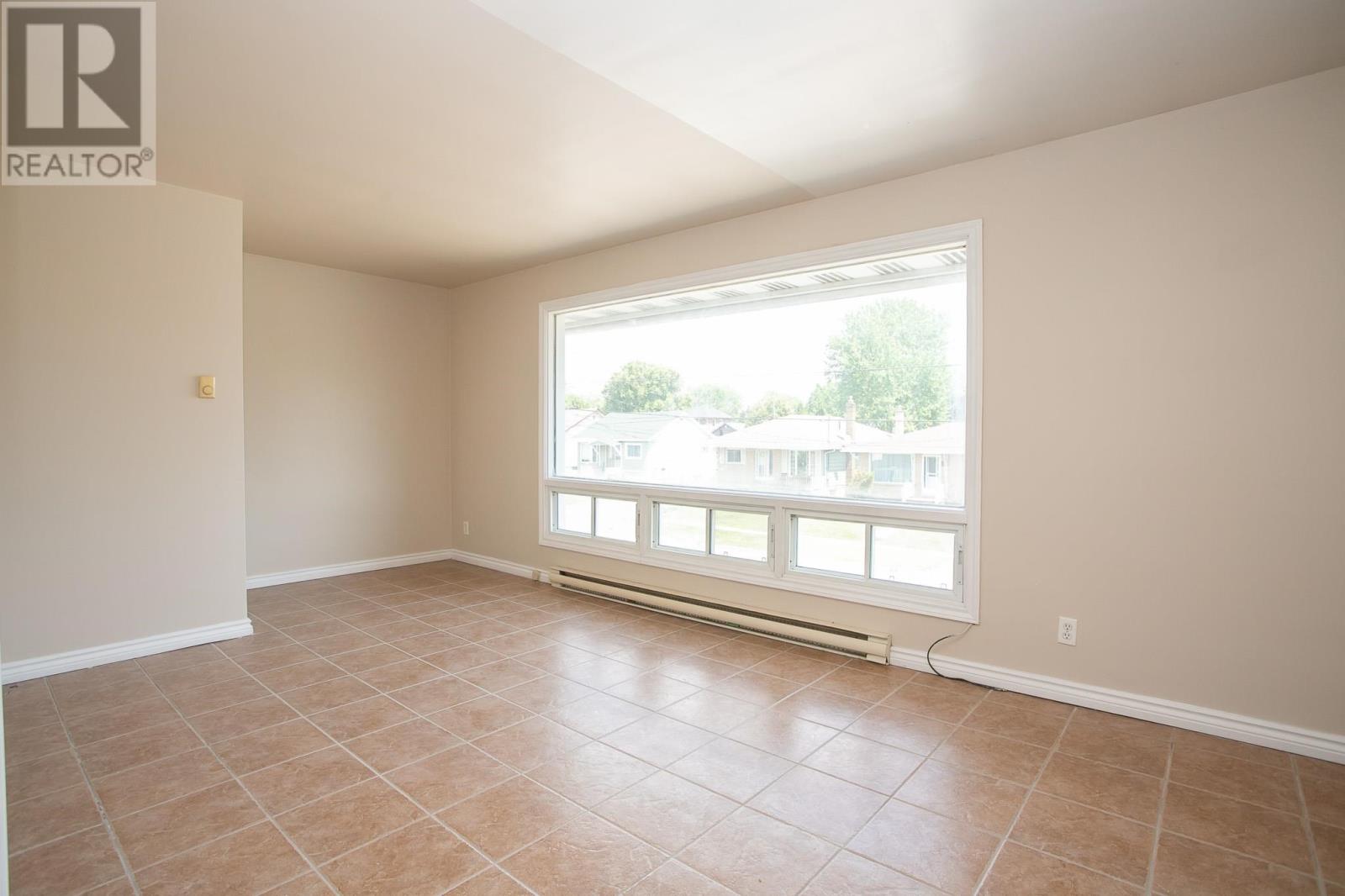 84 Wallace Ter, Sault Ste. Marie, Ontario  P6C 1K3 - Photo 11 - SM252729