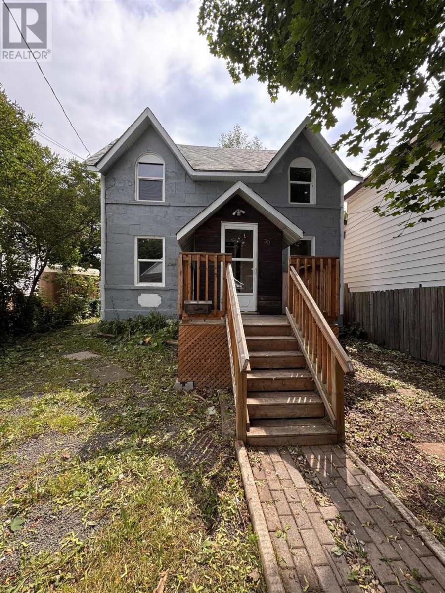 30 Grosvenor Ave, Sault Ste. Marie, Ontario  P6B 2L9 - Photo 1 - SM252877