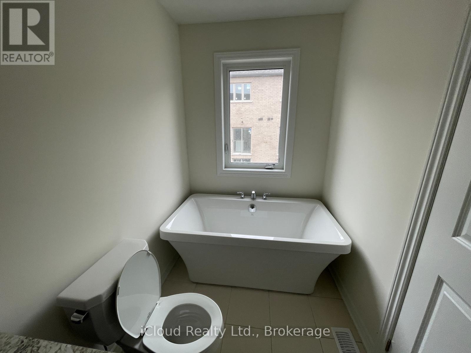 2501 Athena Path, Pickering, Ontario  L1X 0M4 - Photo 4 - E12422544