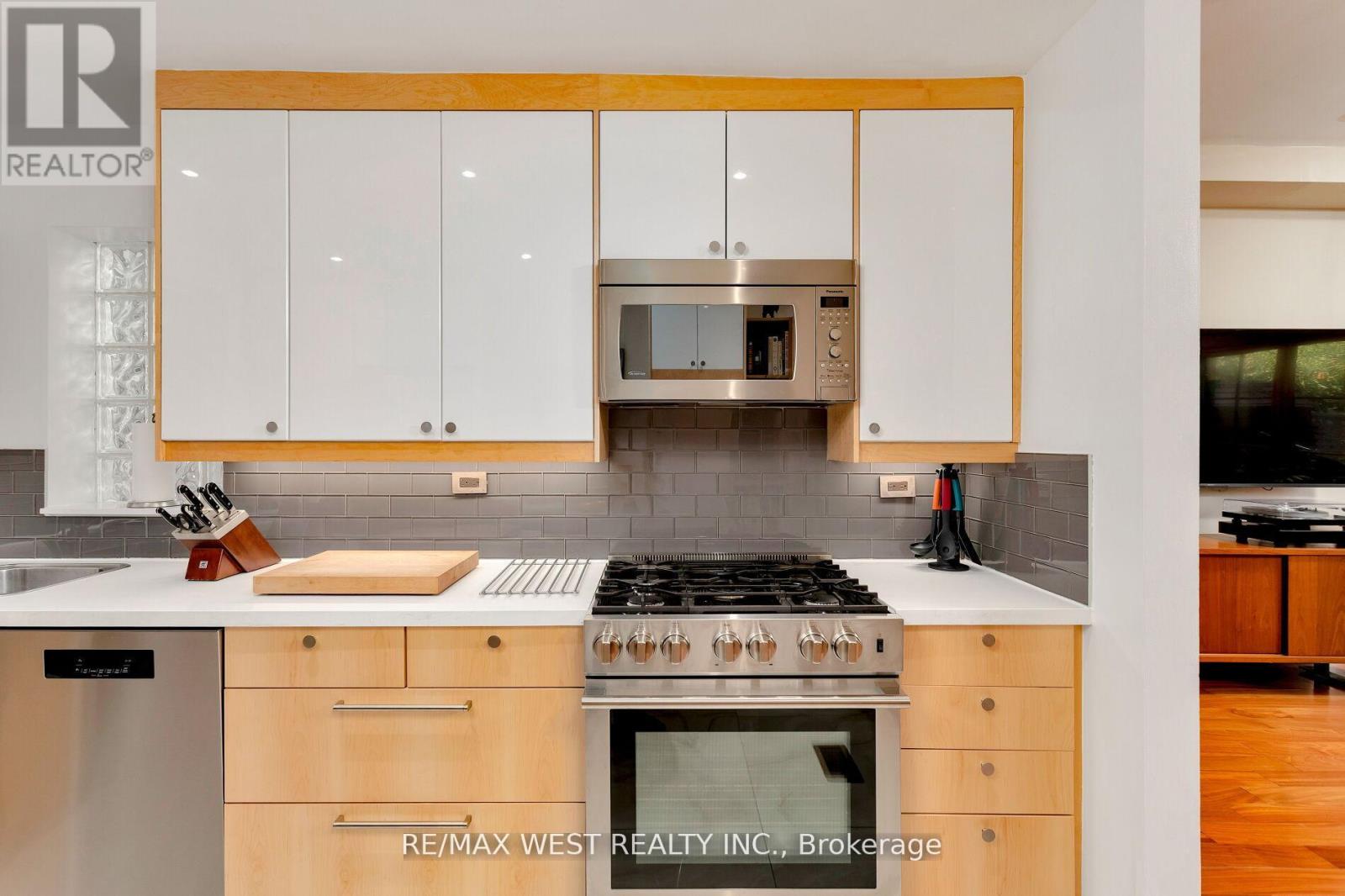 83 Gwynne Avenue, Toronto, Ontario  M6K 2C5 - Photo 15 - W12394294