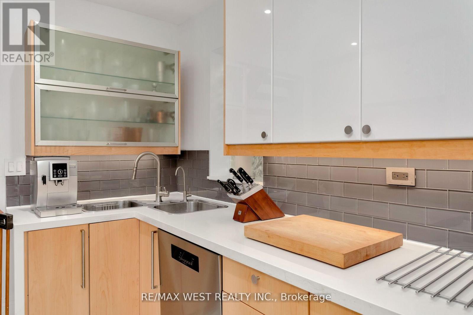 83 Gwynne Avenue, Toronto, Ontario  M6K 2C5 - Photo 13 - W12394294