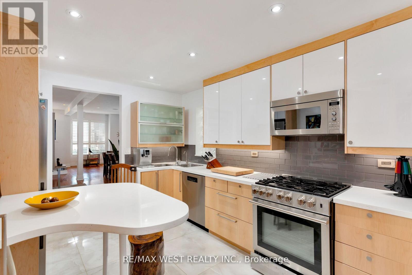 83 Gwynne Avenue, Toronto, Ontario  M6K 2C5 - Photo 10 - W12394294