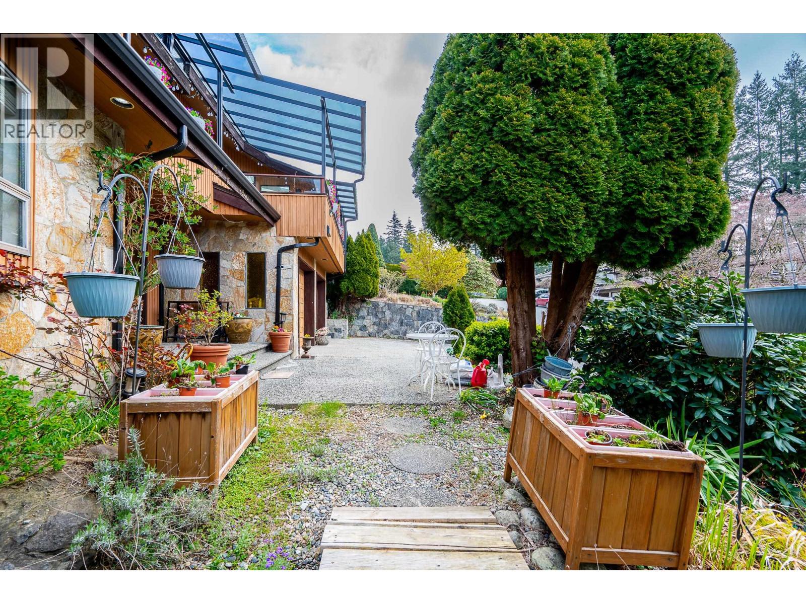 2940 Dresden Way, North Vancouver, British Columbia  V7H 1P6 - Photo 2 - R3057890