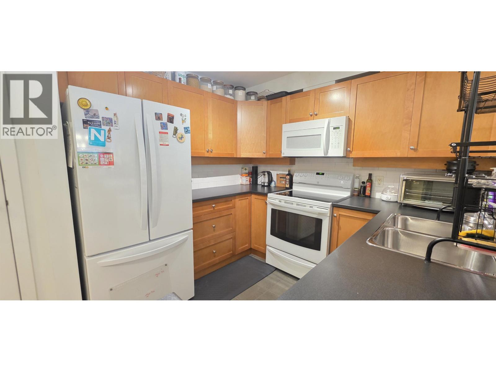 201 15 Smokey Smith Place, New Westminster, British Columbia  V3L 5V7 - Photo 3 - R3057370