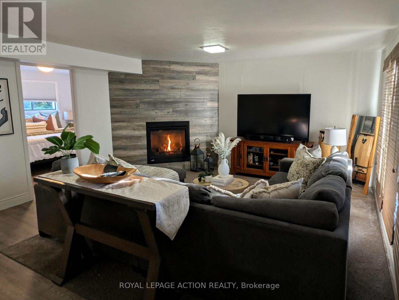 14 Meadow Road, Brantford, Ontario  N3R 3L1 - Photo 10 - X12460573