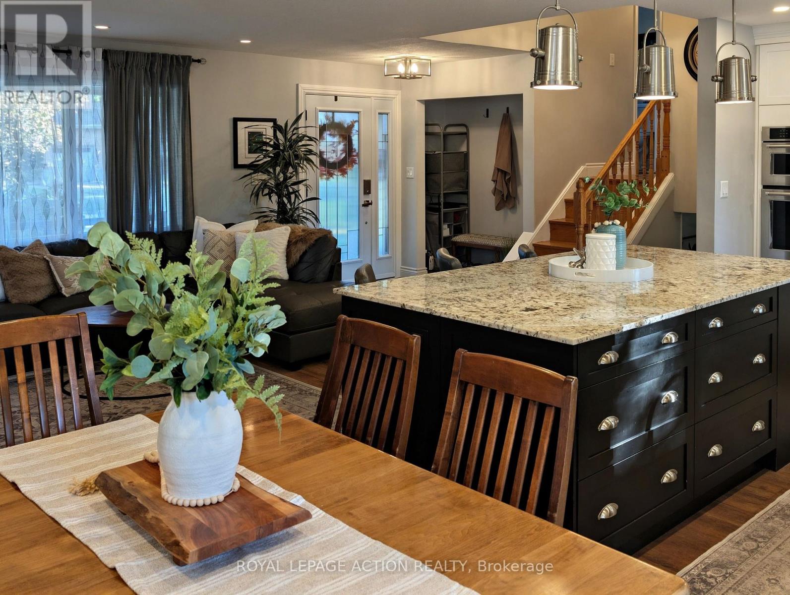 14 Meadow Road, Brantford, Ontario  N3R 3L1 - Photo 12 - X12460573