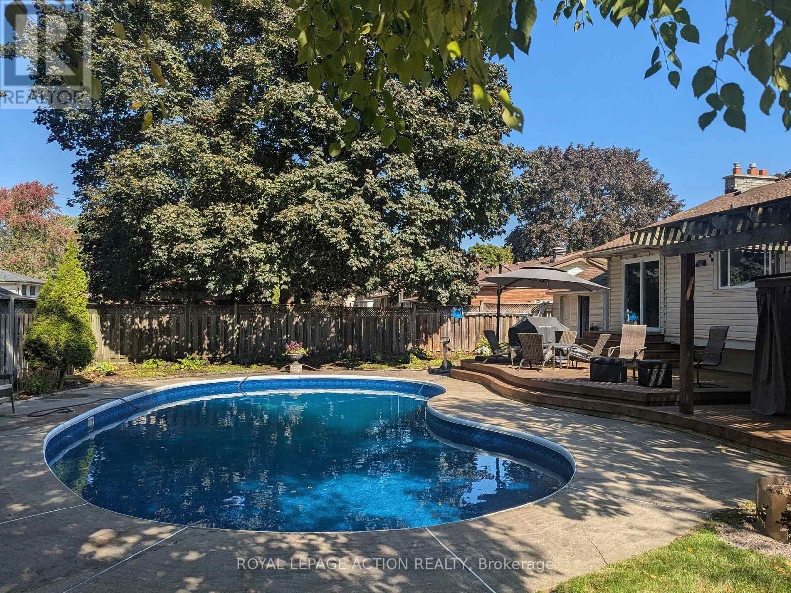 14 Meadow Road, Brantford, Ontario  N3R 3L1 - Photo 25 - X12460573