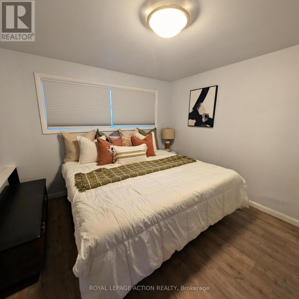 14 Meadow Road, Brantford, Ontario  N3R 3L1 - Photo 7 - X12460573