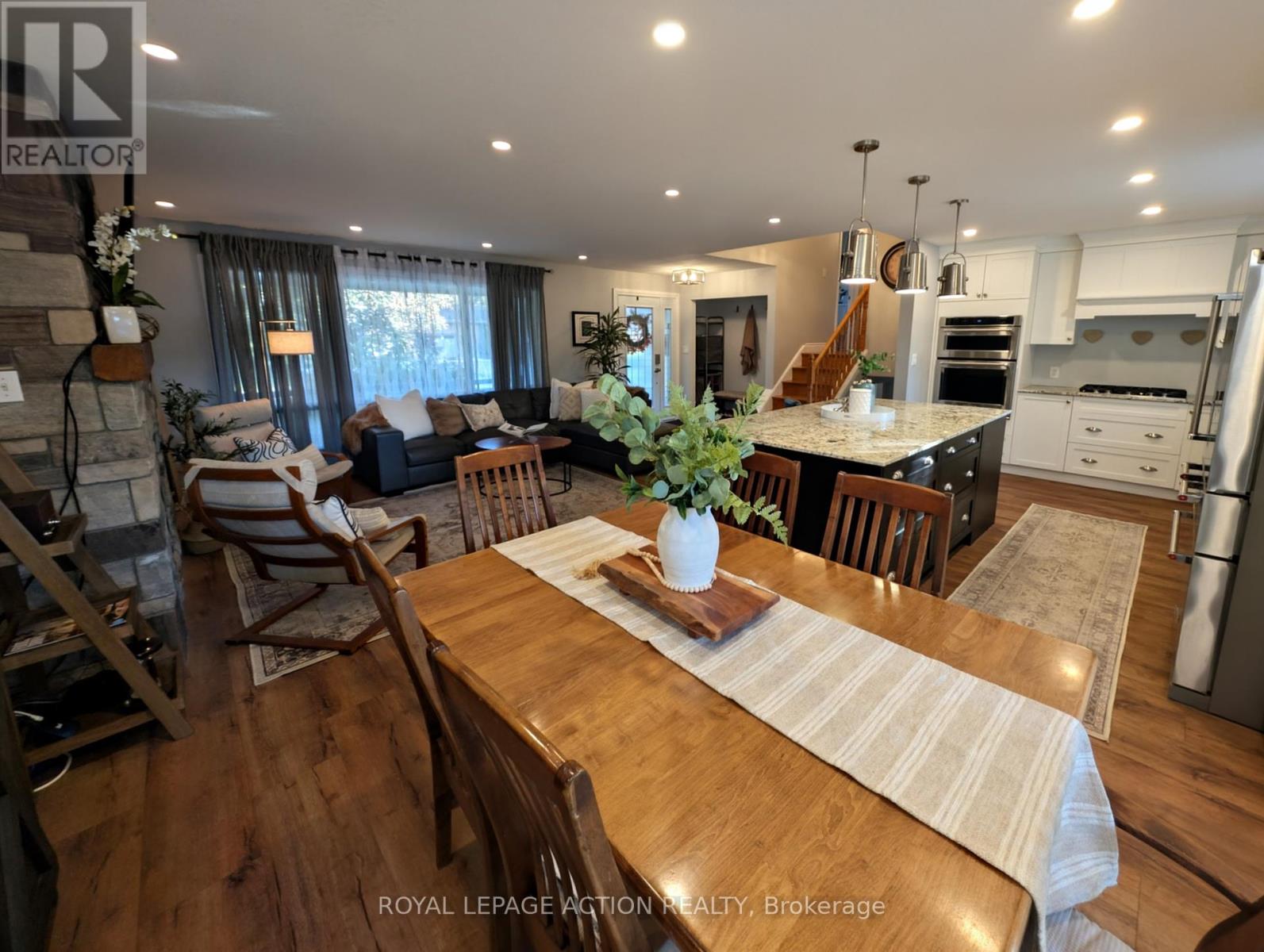 14 Meadow Road, Brantford, Ontario  N3R 3L1 - Photo 8 - X12460573