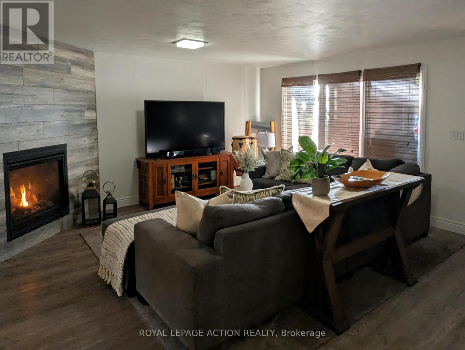 14 Meadow Road, Brantford, Ontario  N3R 3L1 - Photo 9 - X12460573