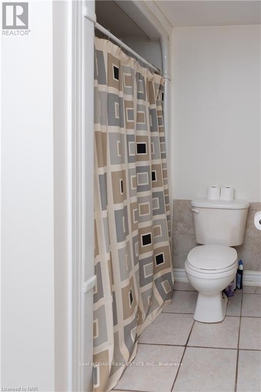 Lower - 7003 Ann Street, Niagara Falls, Ontario  L2G 3C8 - Photo 10 - X12460637