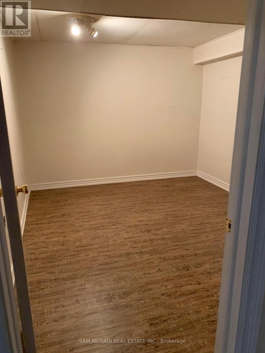 Lower - 7003 Ann Street, Niagara Falls, Ontario  L2G 3C8 - Photo 13 - X12460637