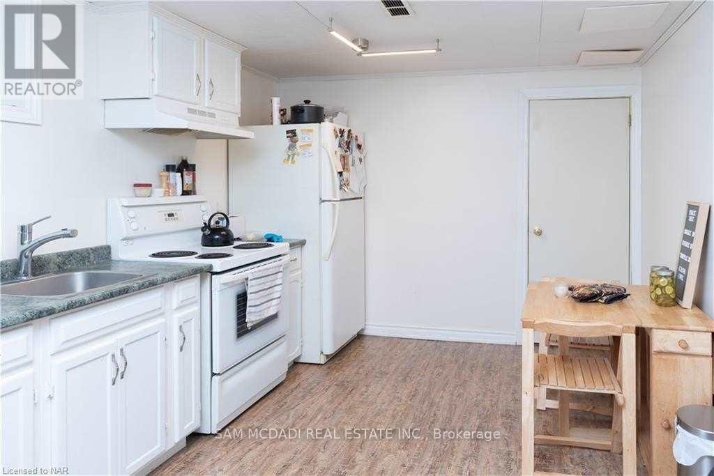 Lower - 7003 Ann Street, Niagara Falls, Ontario  L2G 3C8 - Photo 5 - X12460637
