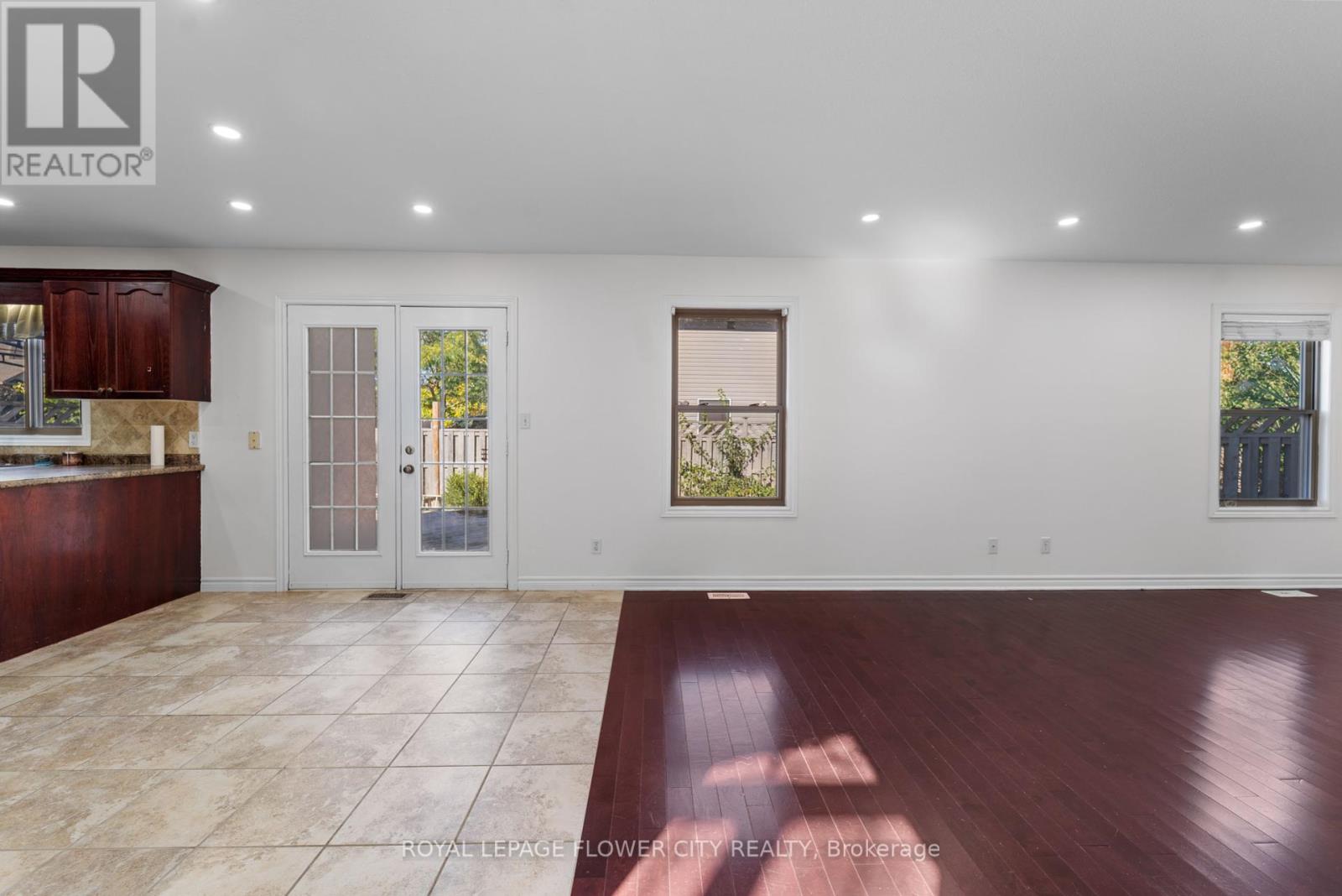 76 Rochelle Crescent N, Fort Erie, Ontario  L0S 1N0 - Photo 12 - X12460646