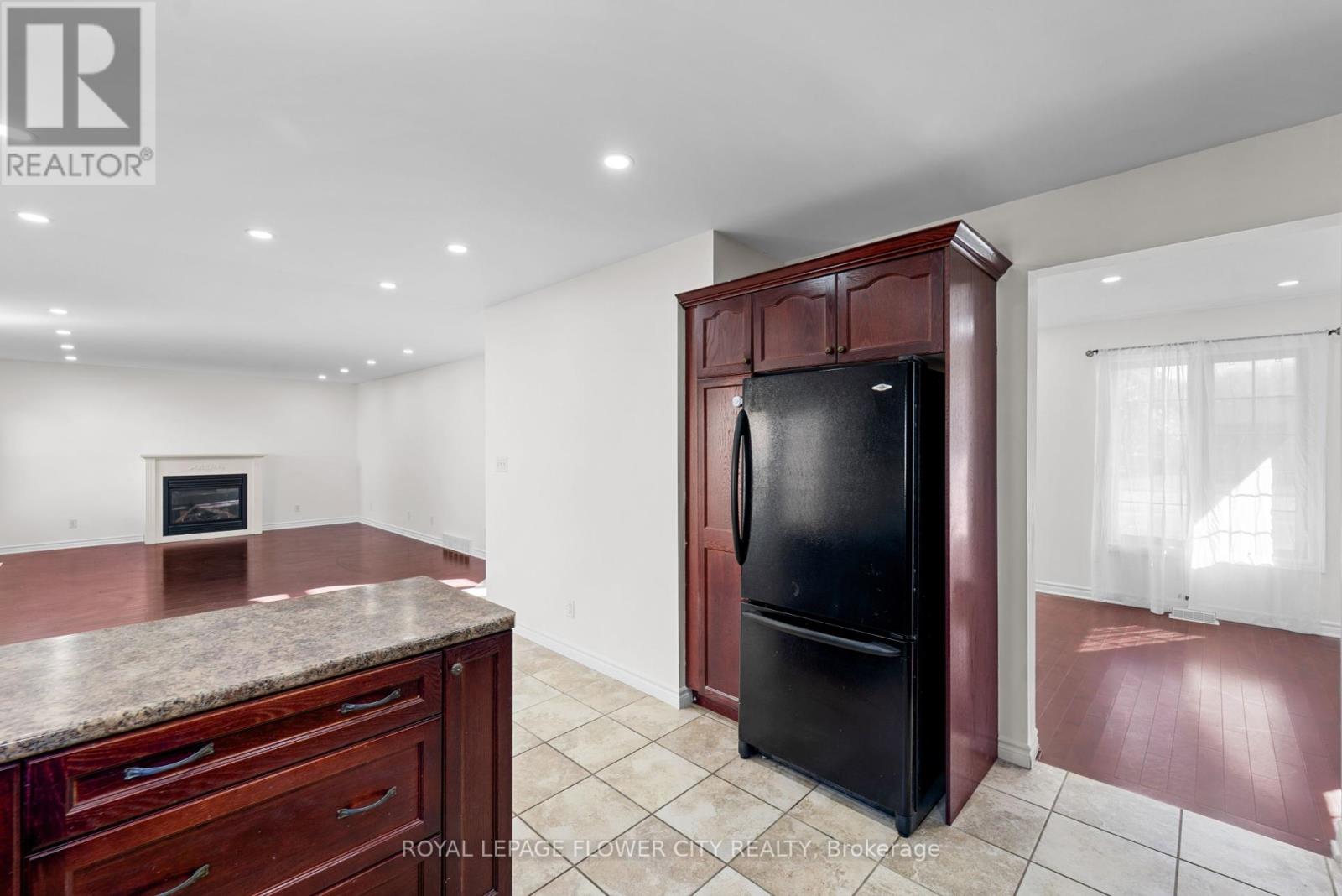 76 Rochelle Crescent N, Fort Erie, Ontario  L0S 1N0 - Photo 19 - X12460646