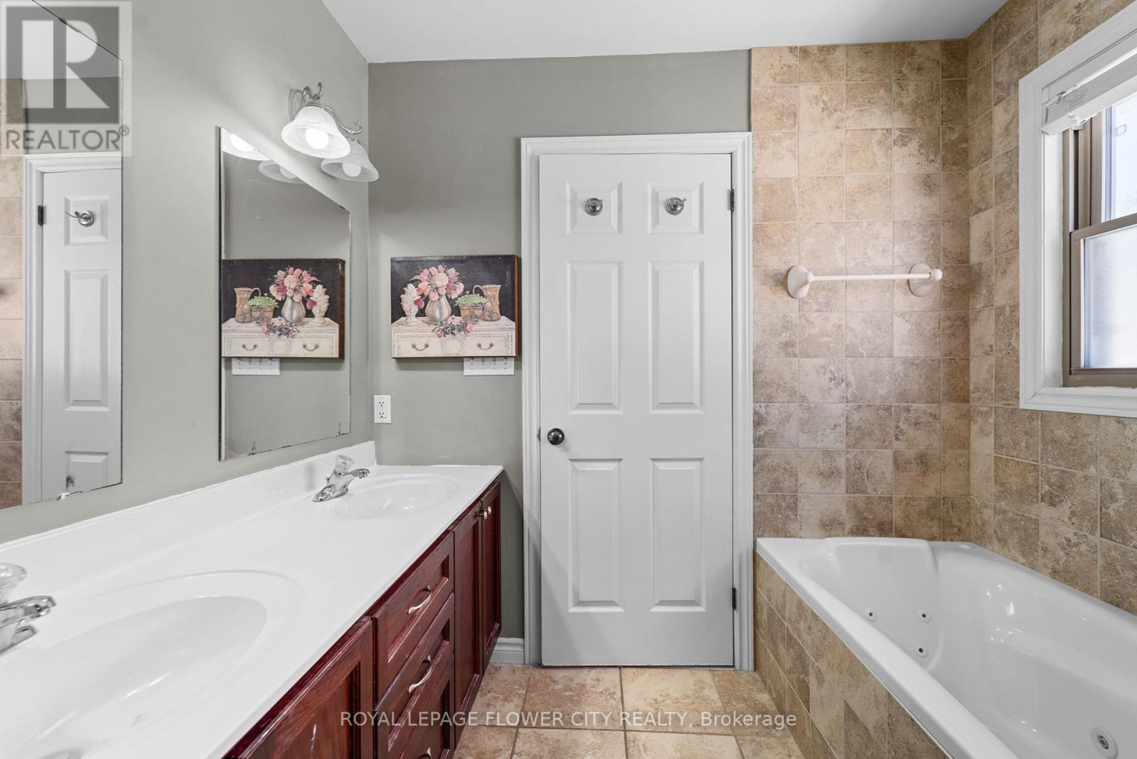 76 Rochelle Crescent N, Fort Erie, Ontario  L0S 1N0 - Photo 29 - X12460646