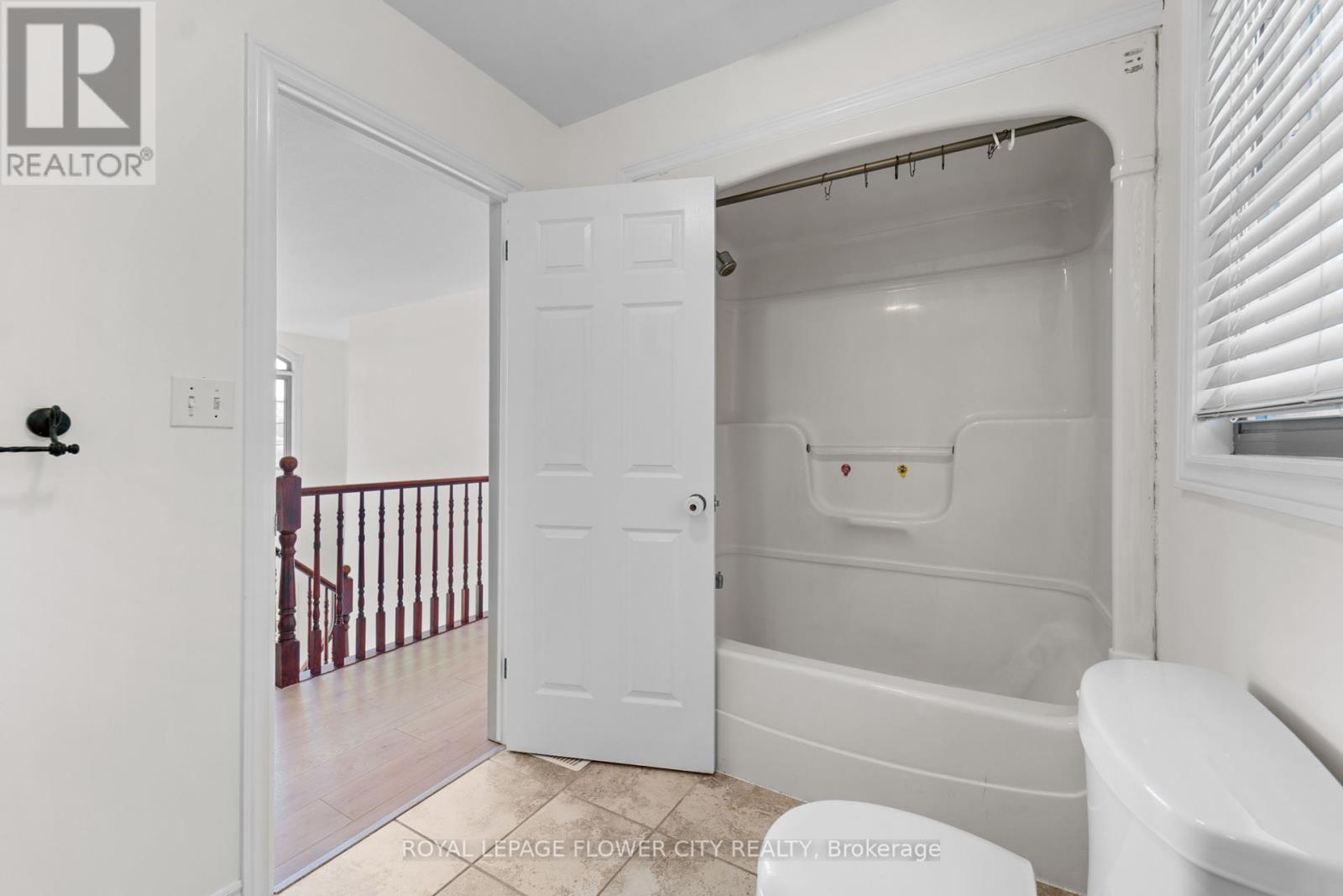 76 Rochelle Crescent N, Fort Erie, Ontario  L0S 1N0 - Photo 35 - X12460646