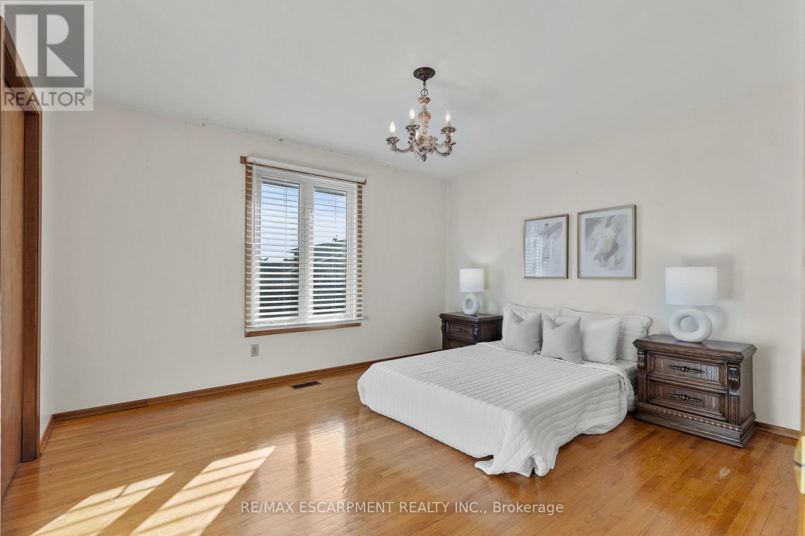 48 Village Drive, Hamilton, Ontario  L8E 3N1 - Photo 17 - X12460673